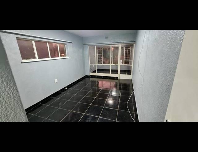 2 BEDROOM PROPERTY TO RENT IN WINDSOR WEST